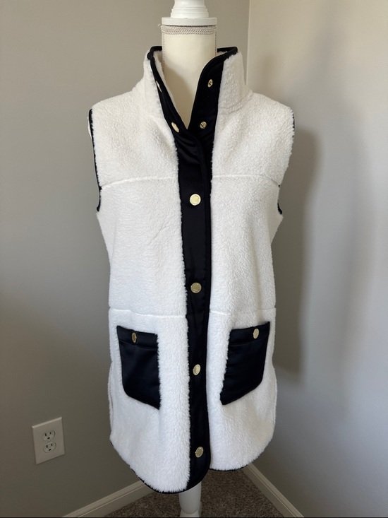 Lilly Pulitzer Jackets & Blazers - Lilly Pulitzer Graycele Sherpa vest